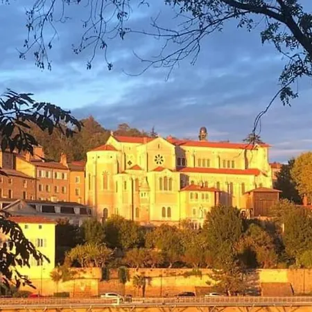 Duplex De Luxe à élégance Et Confort 100m2 Climatisées Apartamento Trévoux